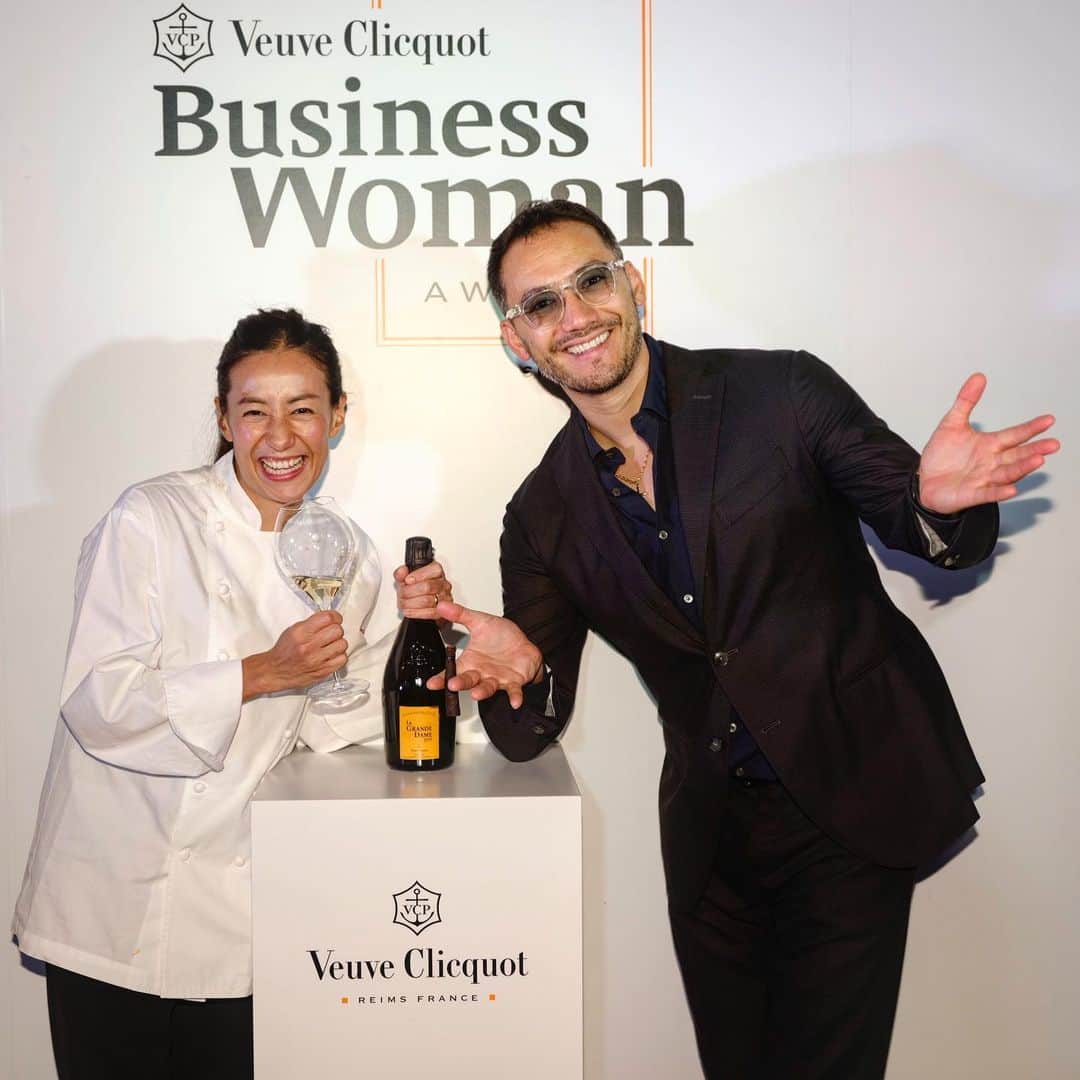 ベリッシモ・フランチェスコさんのインスタグラム写真 - (ベリッシモ・フランチェスコInstagram)「Hello my friends🥂Too much of anything is bad, but too much champagne is just right.😂👍 Francesco Bellissimo chef at “Vueve Clicquot Business Woman Award 2019 and New Generation Award 2019” party in Tokyo. What a magical night! 🍾🥂✨ヴーヴ・クリコの素敵なパーティーに参加させて頂きました。美味しいシャンパンを沢山飲みました。ごちそうさまでした🥂🍾 #ベリッシモ #料理研究家 #francescobellissimo #veuveclicquot #moët #mhdmoethenessy #ヴーヴクリコ #party #receptionparty #partypeople #partyanimal #lagrandedame #champagne #paparazzi #vip #luxurylifestyle #パリピ #moetchandon #celebritychef #tvchef #cheftv #personaggiopubblico #芸能人 #イタリア人 #フランス #enjoylife #masterchef #世界くらべてみたら #イケメン料理人」9月16日 18時20分 - bellissimoyoshi