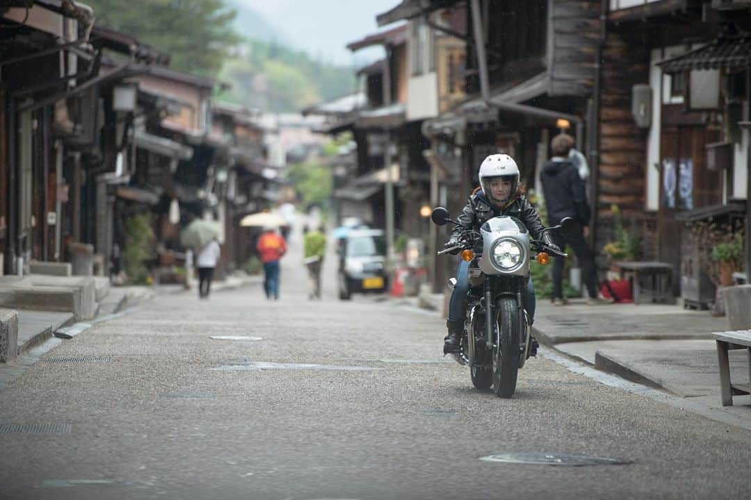 平嶋夏海さんのインスタグラム写真 - (平嶋夏海Instagram)「Kawasaki 【Once again to the Rider】 公式のメルマガ登録すると公開したことがすぐわかるのでおすすめです😊 #kawasaki #w800 #kawasakiw800 #w800street #w800cafe #平嶋二輪 #バイク女子 #バイクのある人生」9月16日 18時32分 - natsuminsta528