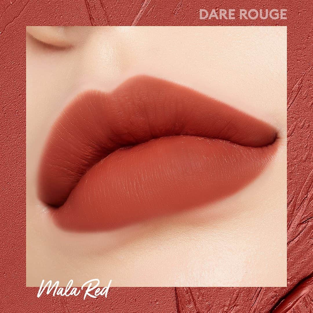 미샤 MISSHAさんのインスタグラム写真 - (미샤 MISSHAInstagram)「- Dare rouge velvet no. 25, Mala Red, is a warm spicy red color.  Perfect MLBB shade of lipstick - 데어루즈 no. 25 #마라레드 는 미드톤 레드 mlbb컬러로 자꾸만 손이가는 중독적 매운 레드 컬러랍니다🥰🔥 - #미샤 #데어루즈 #데어루즈벨벳」9月16日 18時36分 - missha.official