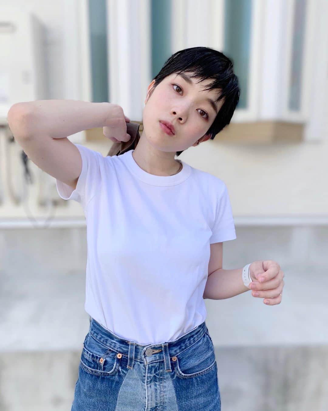 佐藤史果のインスタグラム：「秋の空気感になってきた。🍂 @lise_____________  @uniqlo  @apple  @levis_japan  @levis  @levis.vintage.clothing  @__vebet__ #photosnap #artist #singer #shooting #streetsnap  #ootd #outfit #denimstyle  #ミニマムショート #ミニマルショート #ハンサムショート #ベリーショート #ジェンダーレス #ミニマムヘア #gendreless #shorthair  #styles  #handsome  #female #fashionsnap #snap #iphonex  #原宿 #渋谷 #新宿  #中野  #snap #snapshot  #lise #vintage #agnesb  @alexanderwangny  @apc_paris  @oliverpeoples  @ys_theofficial  @coach  @agnesb_officiel」