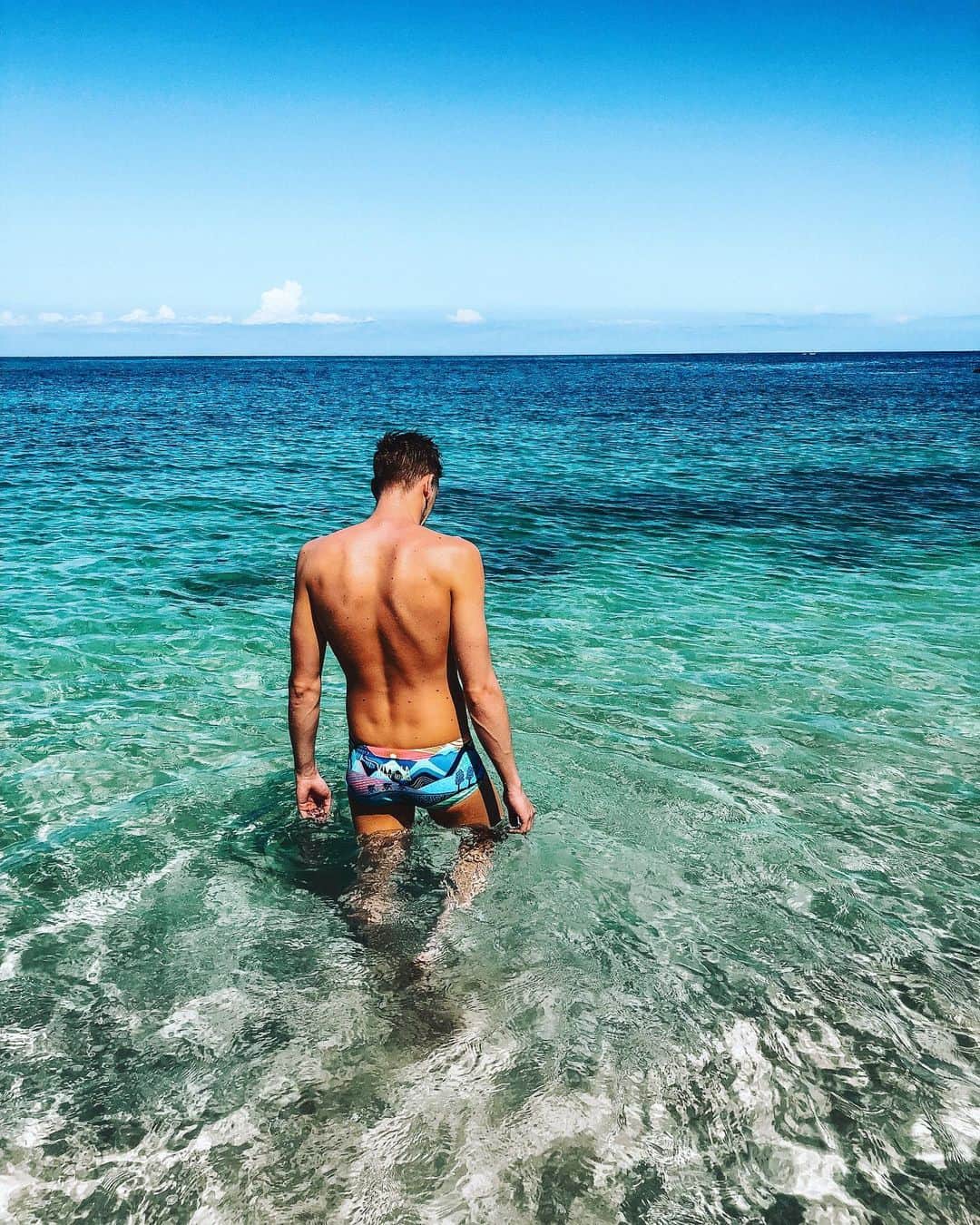 トラビス・マホーニーのインスタグラム：「Bring on summer 😎☀️ @funkytrunks #funkytrunks #getfunked」