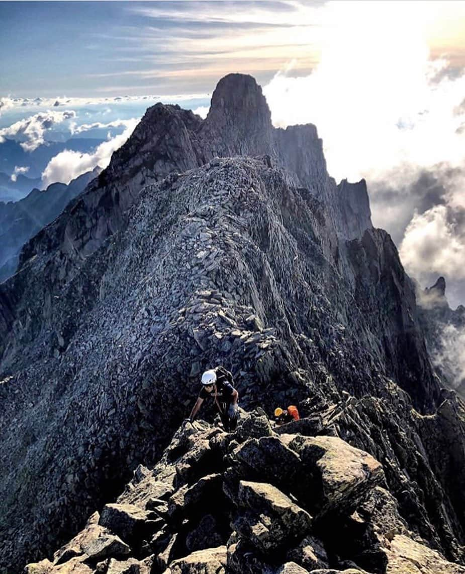 登山*トレッキング*アウトドア『.HYAKKEI』さんのインスタグラム写真 - (登山*トレッキング*アウトドア『.HYAKKEI』Instagram)「荘厳という言葉が似合うジャンダルムを切り取った一枚。 ・ photo by @tkn_mt ・ ・ ・ ・ ・ ・ ・ あなたの山の思い出picを#hyakkeime で投稿してください！みんなで素敵なお山ギャラリーをつくりましょー！﻿ ・﻿ ・﻿ ・﻿ #登山好きな人と繋がりたい #登山 #山登り #山歩き #山ガール #登山女子 #山ボーイ #山バカ #landscape #絶景 #日本の絶景 #as_archive #vsco #reco_ig #光と影 #広角 #青空 #sky #自然美 #北アルプス #稜線歩き #テント泊 #北アルプス #ジャンダルム」9月16日 19時01分 - hyakkei_me