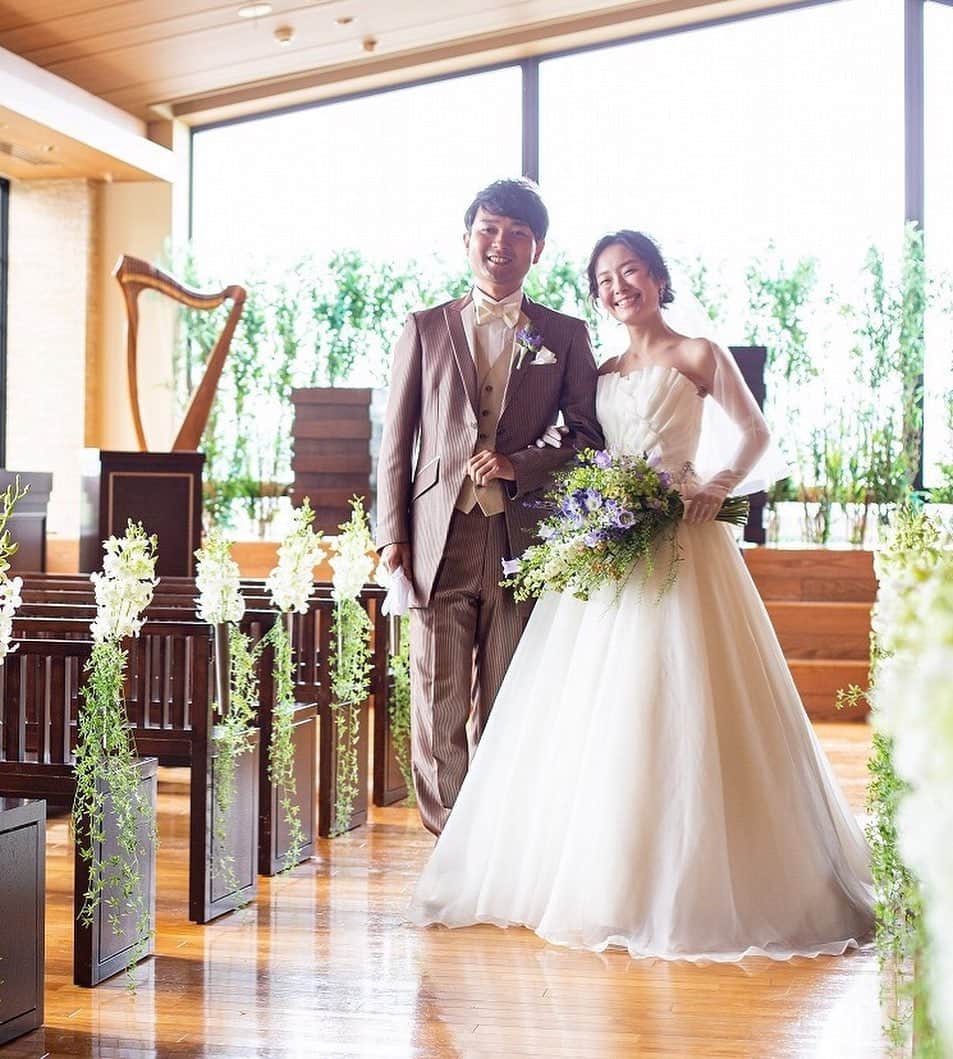 KIYOMIZU京都東山 公式さんのインスタグラム写真 - (KIYOMIZU京都東山 公式Instagram)「@kiyomizu_kyoto_higashiyama をフォローして、 『#kiyomizu京都東山』 『#kiyomizu花嫁』 『#スタイルズ花嫁』 をつけて投稿してくださいね＊ . #kiyomizu花嫁 さまの コーディネートをチェック＊* . 胸元のデザインがポイントの ウェディングドレス* ナチュラルテイストのブーケは 自然の温もりを感じられる会場にぴったり◎ 会場に合わせたトータルコーディネートも お任せください♩ . ---------------------- . ▼ブライダルフェアの予約は インスタのTOPからcheck⚐ ＞＞＞ @kiyomizu_kyoto_higashiyama. #スタイルズ花嫁 #dress #kyoto #kiyomizu #wedding #weddingdress #ウェディングドレス #ウェディングレポ #チャペル #ブライダルフェア #プレ花嫁 #卒花 #披露宴 #日本中のプレ花嫁さんと繋がりたい #結婚式 #結婚式場 #結婚式準備 #京都 #京都花嫁#関西花嫁  #marryxoxo #Dressy花嫁 #maricuru #maricuru卒花アンバサダー #花嫁コーデ」9月16日 19時00分 - kiyomizu_kyoto_higashiyama
