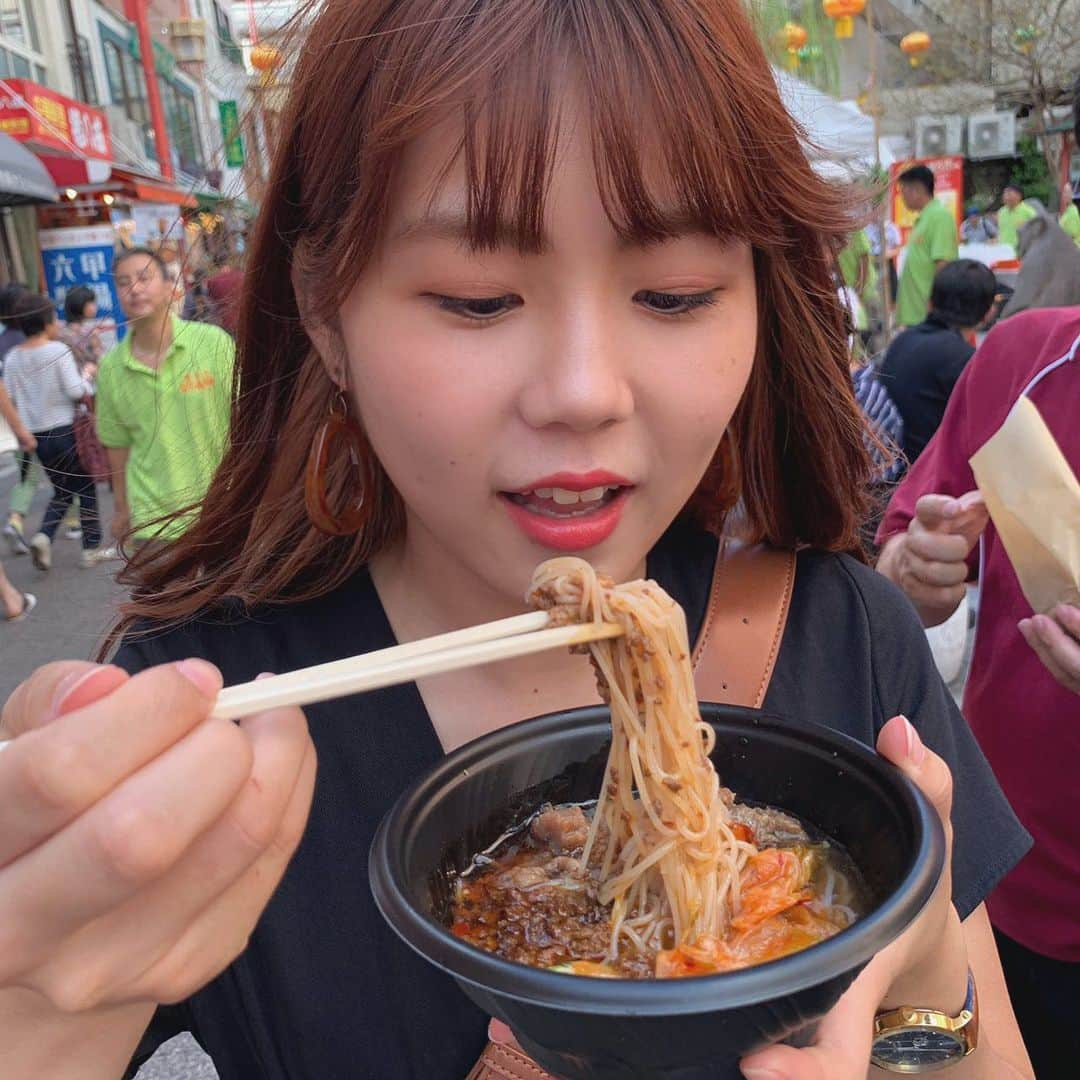 MANA（宮本茉奈）さんのインスタグラム写真 - (MANA（宮本茉奈）Instagram)「👨🏻‍🦳👨🏻👩🏻👧🏻👧🏻🇨🇳 . #familyday #南京町 #南京町食べ歩き #神戸牛冷麺 #神戸牛 #冷麺 #神戸グルメ #神戸観光 . #左目の二重バグってる 🥺」9月16日 19時10分 - ssfwmana