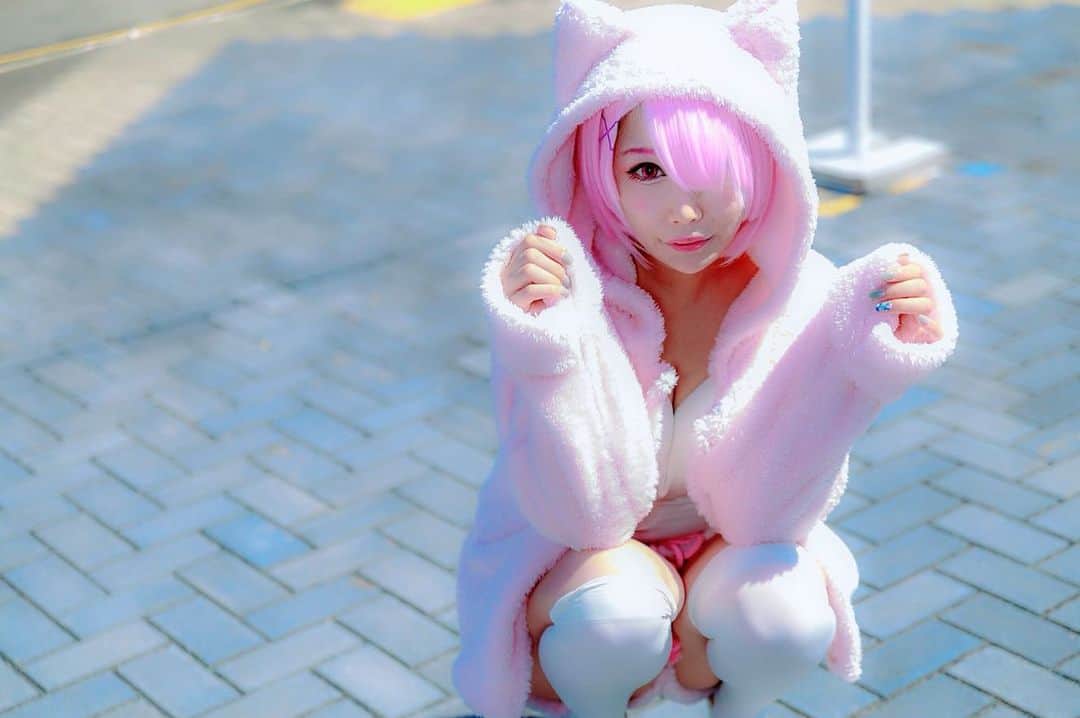 若月雅さんのインスタグラム写真 - (若月雅Instagram)「第3回かみこす！📸 猫耳パジャマのラムちゃんでした(๑˃̵ᴗ˂̵)✨ 暑い中撮影ありがとうございました！♡ 有り難いことに滞在時間中ずっとカメラマンさんの列が途切れず、雑誌の取材以外動けなかった。笑 . #かみこす  #cosplay #rizero #コスプレ #コスプレイヤーさんと繋がりたい  #カメラマンと繋がりたい  #リゼロから始める異世界生活  #リゼロコスプレ #猫耳パジャマ #フィギュアの衣装」9月16日 10時50分 - miyabi.w_0911