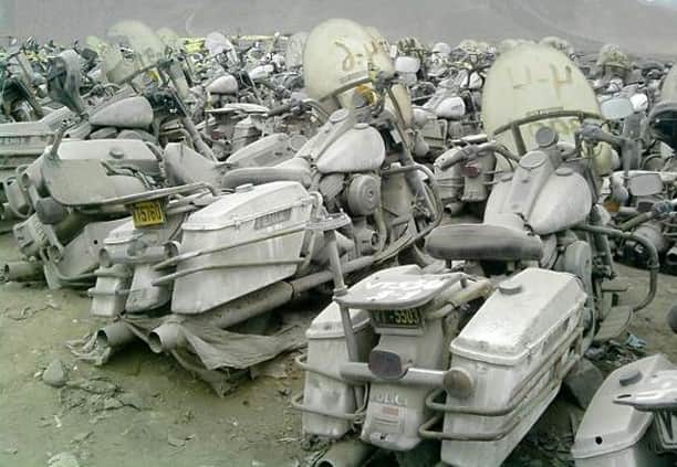 Abandoned Placesさんのインスタグラム写真 - (Abandoned PlacesInstagram)「Harley Davidson police bike graveyard in Lima, Peru.」9月16日 11時00分 - itsabandoned