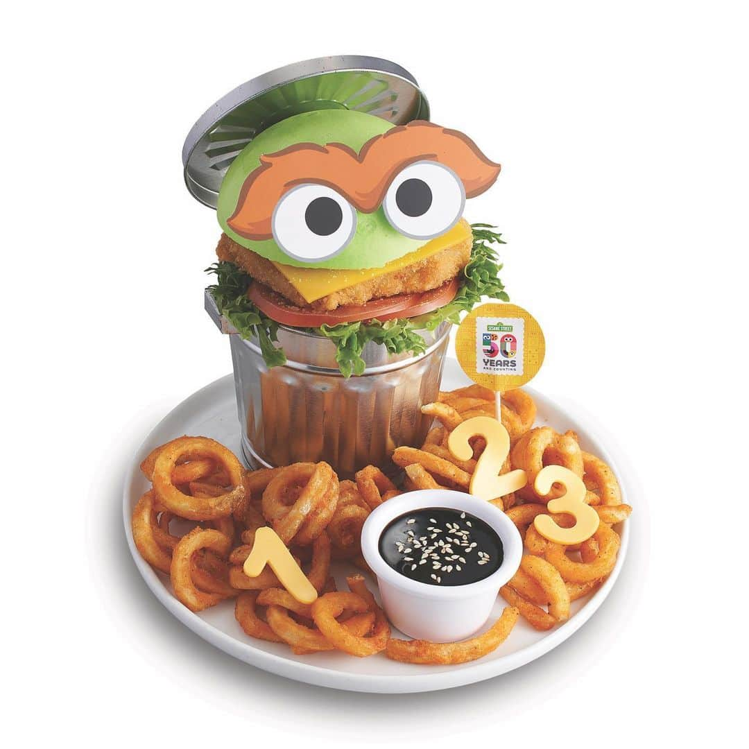 Little Miss Bento・Shirley シャリーさんのインスタグラム写真 - (Little Miss Bento・Shirley シャリーInstagram)「Sneak preview of the newest creative menu project I have done with @kumoya_singapore!  Elmo. Oscar the Grouch. Cookie Monster. Which one is your favourite?  Sesame Street is celebrating its 50th anniversary in 2019 and @kumoya_singapore will be presenting Kumoya X Sesame Street “Let’s Celebrate” pop-up cafe from 26 September to 29 December 2019 .📍8 Jalan Klapa, Singapore 199320  Opening Hours Closed on Mon Tue – Thur, Sun 12.00pm – 9.30pm  Fri and Sat 12.00pm – 10.30pm Last order 30 minutes before closing no reservations and walk-in only」9月16日 11時22分 - littlemissbento