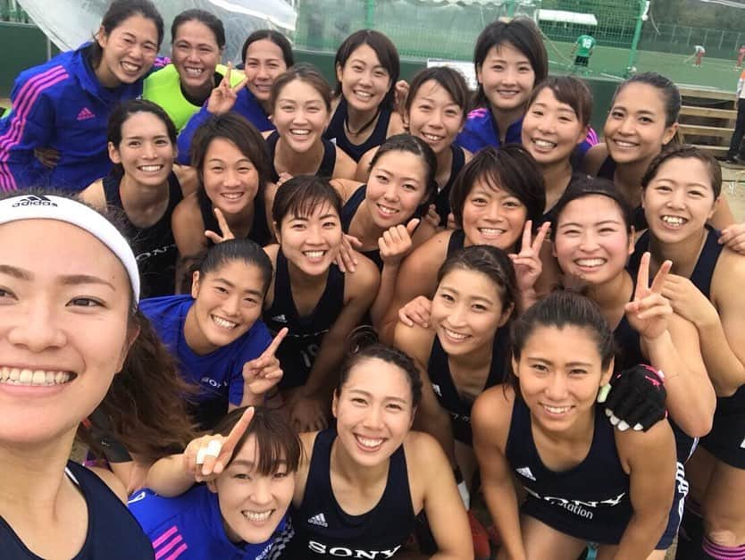 瀬川真帆のインスタグラム：「2019.09.16-09.18  社会人大会 14:00~  VS IwateHC . 鹿児島で行われている ホッケー社会人大会 SONYの試合は今日からです🏑 去年よりももっともっと面白い試合が観れると思いますので是非足を運んで見ていただきたいです☺️ . . . . I trust my teammates. I’ll fight together with you. . #hockey #sonyhcbravialadies #鹿児島 #社会人大会#写真は去年の #今年もこの笑顔のために  Without haste, but without rest.」