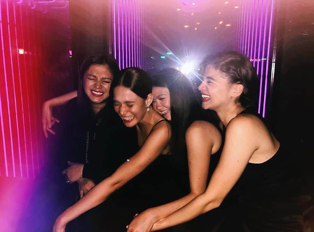 アン・カーティスのインスタグラム：「Same but different. All very different personalities but have the same strong hearts. Love you ladies! For keeps ❤️. #TheLegalWife #TheMistress #TheUnmarriedWife #TheOtherWoman」