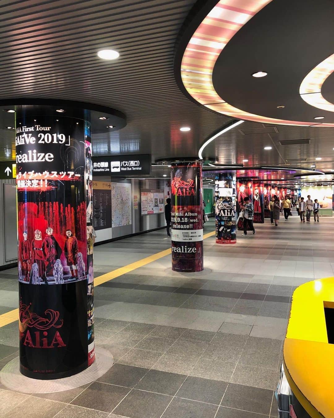 AliAさんのインスタグラム写真 - (AliAInstagram)「本日（9/16）より 東京メトロ半蔵門線渋谷駅近コンコースに AliA 2nd ミニアルバム「realize」の広告が展開されます。  本日から一週間の展開となります！ 是非チェックしてみてください！ ※駅係員へのお問い合わせはご遠慮ください。 また、SNSやHPに写真をアップする際には、人のお顔等が入らないようご考慮お願い致します。  We placed an advertisement of 2nd mini Album "realize" at Shibuya station, starting today! It will continue for 7 days. Please check it out!  #AliAliVe #AliA」9月16日 11時43分 - alia___official