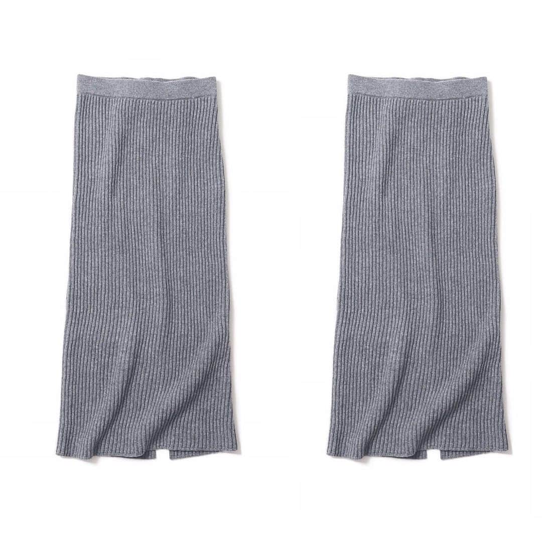 のインスタグラム：「・ New♦️Arrival・ ・ ♦︎annina アンニーナ／リブニットタイトスカート（GRIGIO) ・ ふわりと柔らかなカシミヤ、ウール混素材を使用したリブニットタイトスカート。 リブの編み地の縦長タイトシルエットで、スタイルアップ効果がありボディラインをスッキリと見せてくれます。 ウエストがオールゴム仕様で、伸縮性があり、ボディラインが響きにくいニット素材なので、ウエストまわりも窮屈感なく楽に穿いて頂けます。 バックには少し深めのスリットが入って、足さばきも軽やかで、女性らしい上品な印象。秋冬のスタイリングにオススメの一枚です。 ・ #kkcloset #kkshop #菊池京子 #kyokokikuch #coordinate #code #ootd #outfit #kotd #カジュアル #style #fashion #ファッション #秋冬 #knitskirt #knit #gray #italy #cashmere」