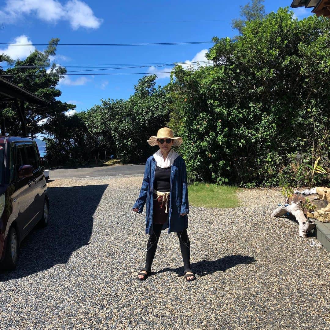 佐伯紅緒さんのインスタグラム写真 - (佐伯紅緒Instagram)「島の思い出。 今年もたくさん遊びました、ありがとう。 また新しい目的ができたので、しばらくちょくちょく通うことになりそうです。  #奄美大島 #加計呂麻島 #島旅 #島旅行」9月16日 11時55分 - beniosaeki