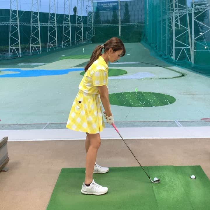 のインスタグラム：「. 練習🏌️‍♀️ . もう少し肩を入れなきゃ。 わかってるけど、なかなかできない☹️💦 . ドライバーは、トップトレーサーで見ると190yd飛んでる🏌️‍♀️ 安定するまでもう少し〜！ . 先日の浜松ラウンドでだいぶこんがり焼けました👩🏾💦 . . 👗&👟 @newbalancegolf_japan  #スイング碑文谷 #ゴルフ #ゴルフ練習場 #打ちっ放し #色黒 #ゴルフ女子 #ニューバランスコーデ」