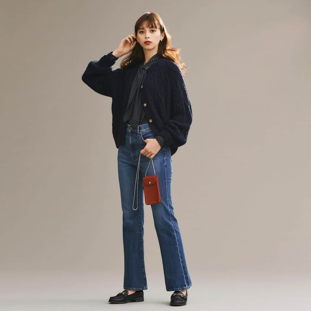 GU Hong Kongさんのインスタグラム写真 - (GU Hong KongInstagram)「【NAVY】 Designed Cardigan | 簡單一件 風格自由體現 . Cable cocoon cardigan $199 Dot bow-tie blouse $149 Bit loafers $199 . #GUHK #GUCardigan #GUStyle #cardigan #style #fashion #ootd #ootdHongKong #Tokyo」9月16日 12時25分 - gu.hongkong