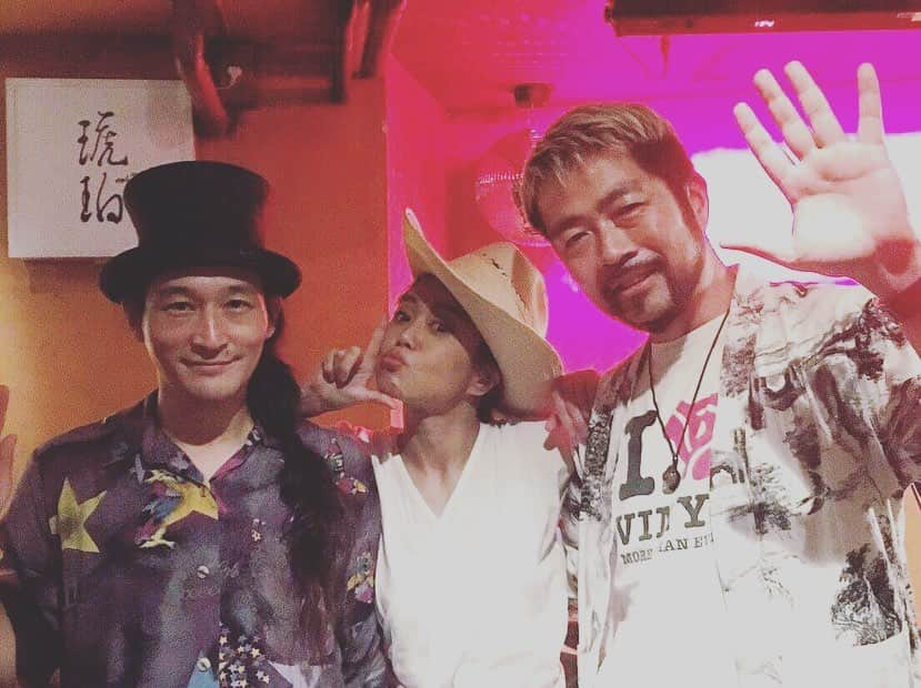 SWING-O a.k.a. 45さんのインスタグラム写真 - (SWING-O a.k.a. 45Instagram)「#怒涛の週末 #2 #14日の土曜日 #唄声ラウンジゑ莉  今回は場所を @kohaku.jazz に変えてのラウンジーな開催、俺はRhodesとストンプボックスとコーラスとオルガンを同時に♪♪♪♪というアクロバティックな夜でした！最後はヒロアキの飛び入りもあったしね✌️ こちらは少し休みを挟んで、年末に開催予定です✋✋✋✋✋ 更に新曲増やして臨む予定ですよ！お楽しみに✋✋✋✋✋ 「愛情分別」ライブ画像をちらっとお見せしますね」9月16日 12時33分 - swingo45