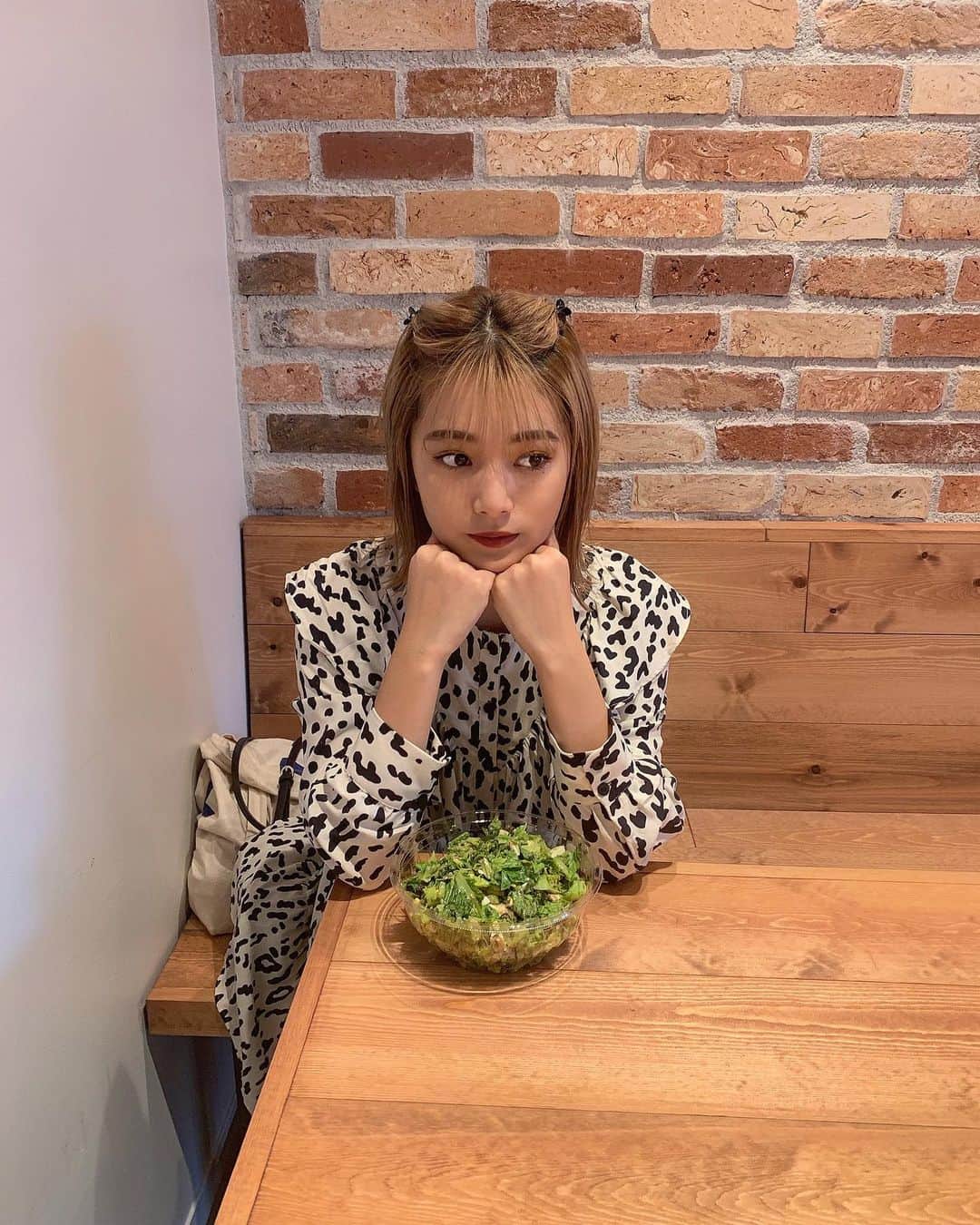 浪花ほのかのインスタグラム：「、 、 、  サラダ屋さん」