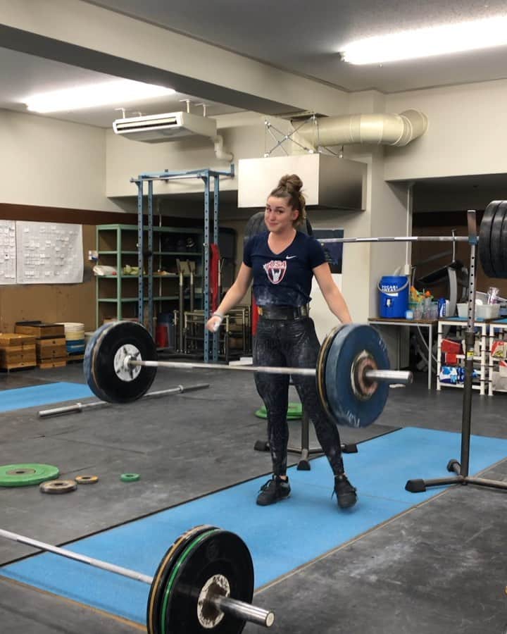 マッティ・ロジャーズのインスタグラム：「Some powers that were probably powers but also maybe not powers today. One more day here then we’re headed to Thailand! @2poodperformance @usa_weightlifting」