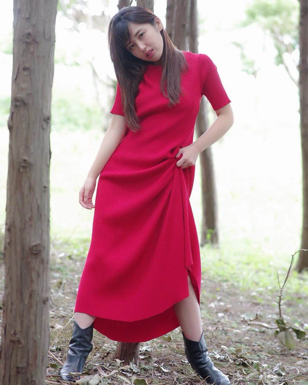 のインスタグラム：「あまり着たことないような服  ワンピ #ルシェルブルー ブーツ #acnestudios  #いいねしてね #フォローミー #followme」