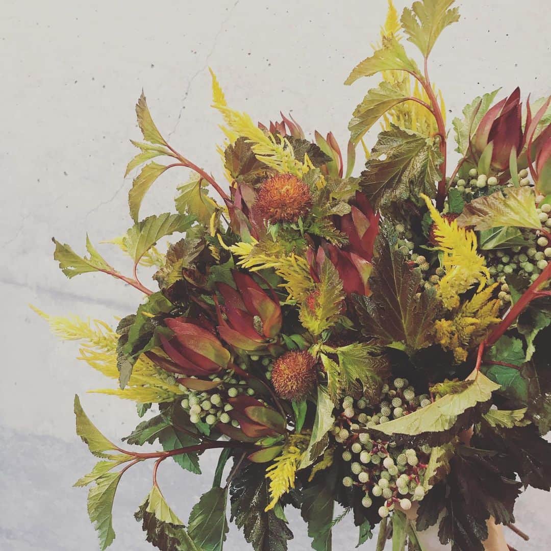 のインスタグラム：「秋めいてきました、デリバリーブーケ。 @willgarden_official  #flower #flowers #bouquet #autumn #willgarden」