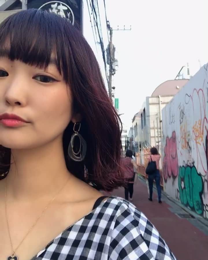 Yun chiのインスタグラム：「髪を20センチくらい切りました✂️ . . . どうじゃろか🤔✨ . . . してくれたのは、ABBEYのけんちゃん(@abbeyken )いつもありがとう◎ 短いの2年ぶりくらいで軽い軽いよ〜♩ . . #ヘア#ヘアスタイル#ヘアカラー#ヘアカット#ニューヘアー#赤髪#ボブヘアー#青山#ヘアサロン#アビー#アップデート#new#hair#haircolor#hairstyle#bobhaircut#red#redhair#aoyama#hairsalon#abbey#update」