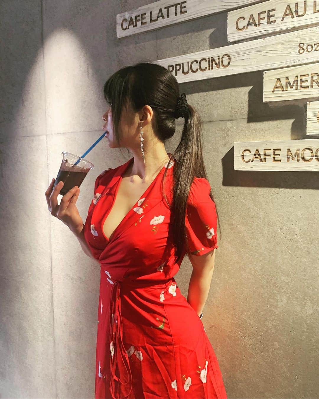 渋谷ゆりのインスタグラム：「smoothie at vegan & organic cafe :) 甘いものが食べたい時は、カラダに良いものを選ぶよ💞 When I wanna eat something sweet, I choose healthy one💞 我想吃甜點的時候我選很健康的💞 #ヴィーガンカフェ #オーガニックカフェ #ヴィーガン #オーガニック #カフェ #渋谷 #スイーツ #ダイエット #ボディメイク #vegan #vegancafe #organic #organiccafe #diet #shibuya #tokyo #workout #有機茶寮 #減肥 #健身 #筋トレ女子 #フィットネス女子」