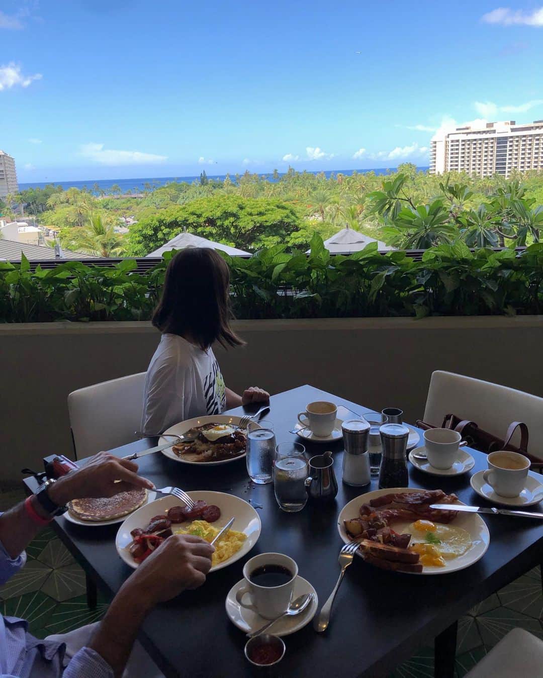 田中杏子さんのインスタグラム写真 - (田中杏子Instagram)「朝食は、眺めのいいLA VIEで。 ゆったりとした朝時間💕💕 #akotanaka #breakfast  #RitzCarltonWaikiki #RCMemories #リッツカールトンワイキキ」9月16日 13時07分 - akoakotanaka