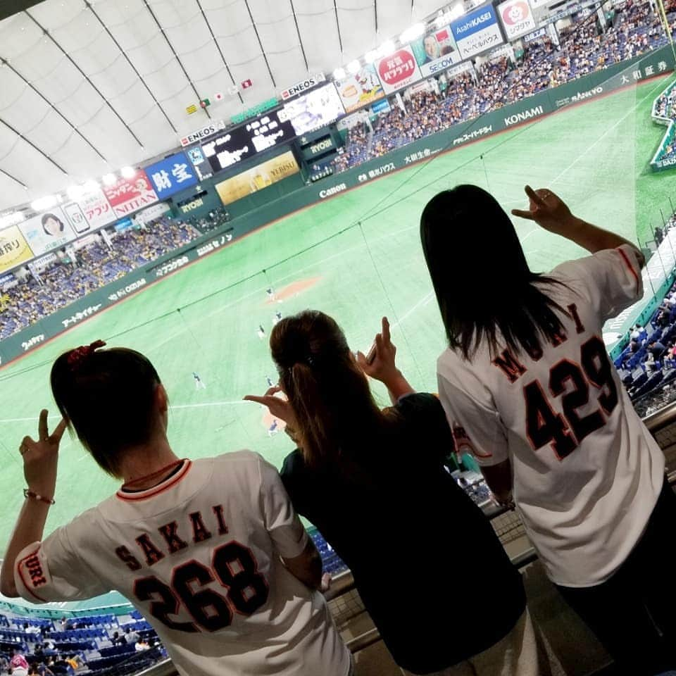 酒井美佳さんのインスタグラム写真 - (酒井美佳Instagram)「東京ドーム⚾  始まる前から楽しすぎる😍  VIP席だぁ～💕💕💕 ジャイアンツ頑張れ～📣 #酒井美佳 #MikaSakai #プロボウラー #pleague #festaria #phiten #SSOSIO #ジャイアンツ #東京ドーム」9月16日 13時32分 - mika37mika