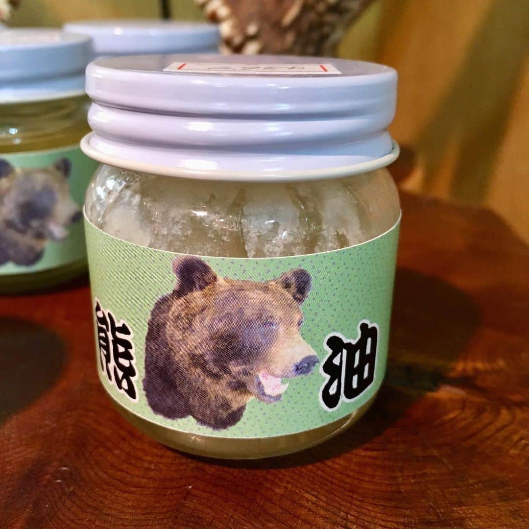 のインスタグラム：「熊の油だとさ‼️」
