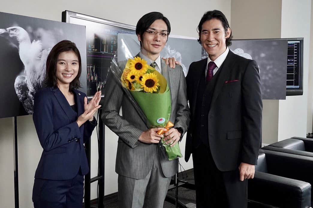 フジテレビ ドラマ「TWO WEEKS」さんのインスタグラム写真 - (フジテレビ ドラマ「TWO WEEKS」Instagram)「【 TWO WEEKS 最終回まであと1日！】 いよいよ明日夜9時から最終回！ #TWクランクアップシリーズ👼 をお届けします。 皆さん撮影お疲れ様でした‼️ . 角田役の「#近藤公園」さん😌 ▶️スタッフから一言 最後のシーンも、ニコイチの月島検事と一緒！ この2人を見るとホッとします。 .  間宮役の「#久保田悠来」さん😌 ▶️スタッフから一言 最終回、眼鏡クイっは出るのか出ないのか！？👓 高嶋さんの好感度取り戻そう作戦。笑 . #TWOWEEKS #TW #火9ドラマ #三浦春馬」9月16日 13時57分 - twoweeks_ktv