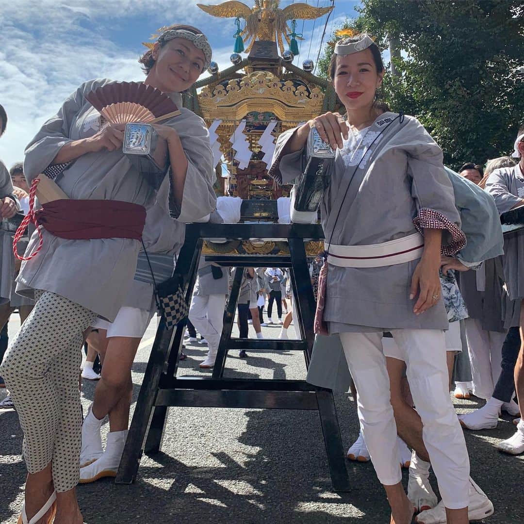 のインスタグラム：「. 先程の投稿の続き😆 帯しめてる写真ありました〜 . 扇子は名前入りを粋な素敵な方から頂きました😉 ありがとう〜 気に入ってます♪ #お神輿ガールズ #神輿 #神輿女子  #地元 #最高  #粋  #日本 #❤️」