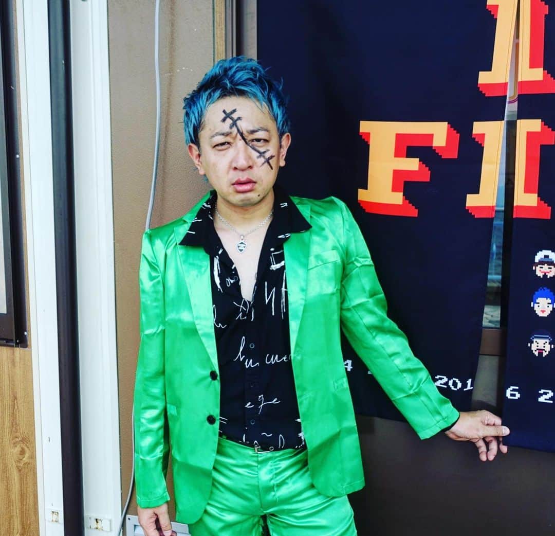 タクマ さんのインスタグラム写真 - (タクマ Instagram)「氣志團万博2019では前日に出演した京都の盟友ROTTENGRAFFTYの衣装、登場曲、角材、演出(ホルモン上ちゃんゲスト含む)全てパクらしてもらいました。いわゆるてんどんです。  #吉本新喜劇風のガラ悪い人達 #いいよぉ〜♪」9月16日 14時21分 - takumamitamura