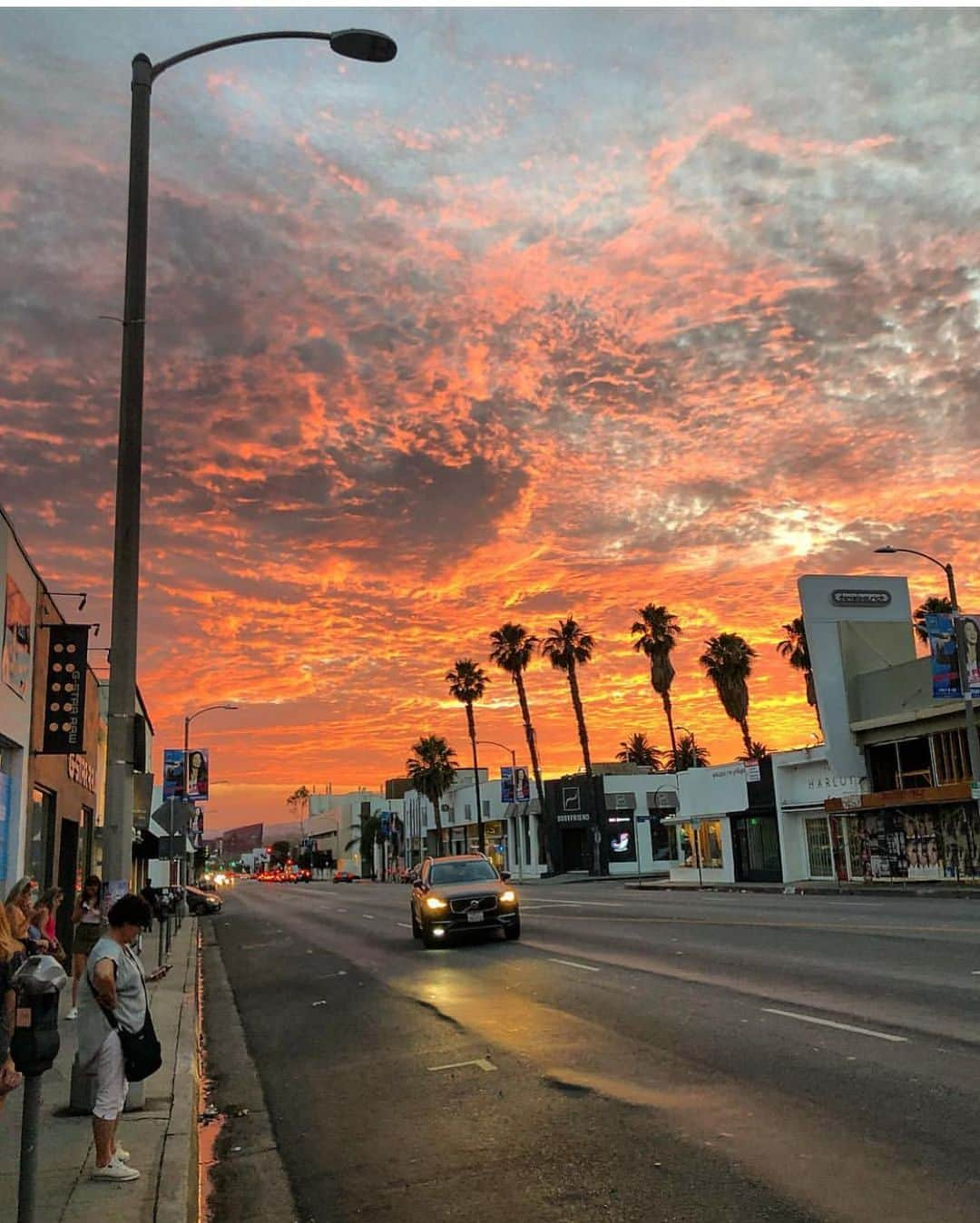 scottlippsさんのインスタグラム写真 - (scottlippsInstagram)「What a beautiful sunset... goodnight summer skies and hello Fall soon #sundays and #weekends in #cali #fire」9月16日 14時26分 - scottlipps