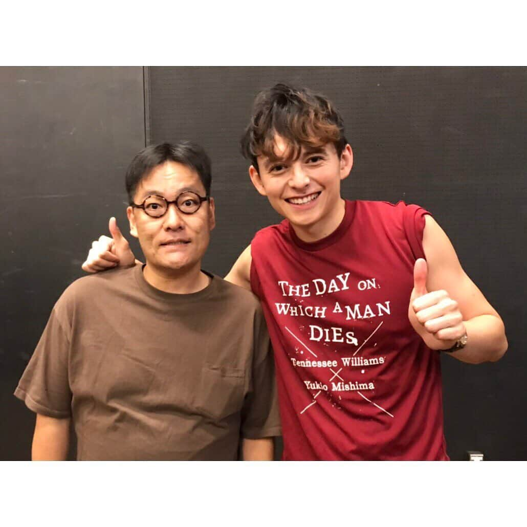 ハリー杉山さんのインスタグラム写真 - (ハリー杉山Instagram)「感謝！  現役と元ノンストップ！ファミリー！ どこにいってもこの方々とは繋がってます^_^ ちなみに僕は毎日 生田アナがめざましでニュースを読む0630ジャストにテレビがアラームとして付きます。  毎朝生田氏の声で起きるのです。  もはや 嫁 笑笑笑  はい、失礼しました。 お許しを 🤪  三田さん！！ 本当来てくださって、、 扇子をこの方の前で持って良いのか 笑 もて基礎の時からお世話になり、永遠に可愛らしい三田さんの存在はもはや女神。英語も忘れてません 笑  コトブキさん！ お褒めの言葉を投げかけてくれましたが、辛口先生のはずなので次の収録で本音聞き出します 笑  チームハリポ！ 鬼のようにプロモーションに協力してくださって、、ハリポリスナーとの橋を作ってくれる皆。めがねちゃんは僕より賢治くんに興味があると思ったのにちゃんと来てくれました 笑  そして 樋爪ディレクター。 僕と父の2012年の ほっと＠アジアのインタビューを撮ってくれた方です。お土産には三島由紀夫が好きだった下田のマドレーヌをいただきました。僕の家族を一番知るディレクターであり友です。  最後の一枚はとても素敵な写真なので ^_^  皆さん本当にありがとう！！ デビューした2008年のスペシャチームも来てくれたり、エモすぎます。  massive thanks and now.. on to the next challenge!! #男が死ぬ日 #ノンストップ  #フジテレビアナウンサー  #三上アナ #山崎アナ #生田アナ  #大村アナ #三田寛子 #コトブキツカサ  #popjwave #ハリー杉山」9月16日 14時29分 - harrysugiyama