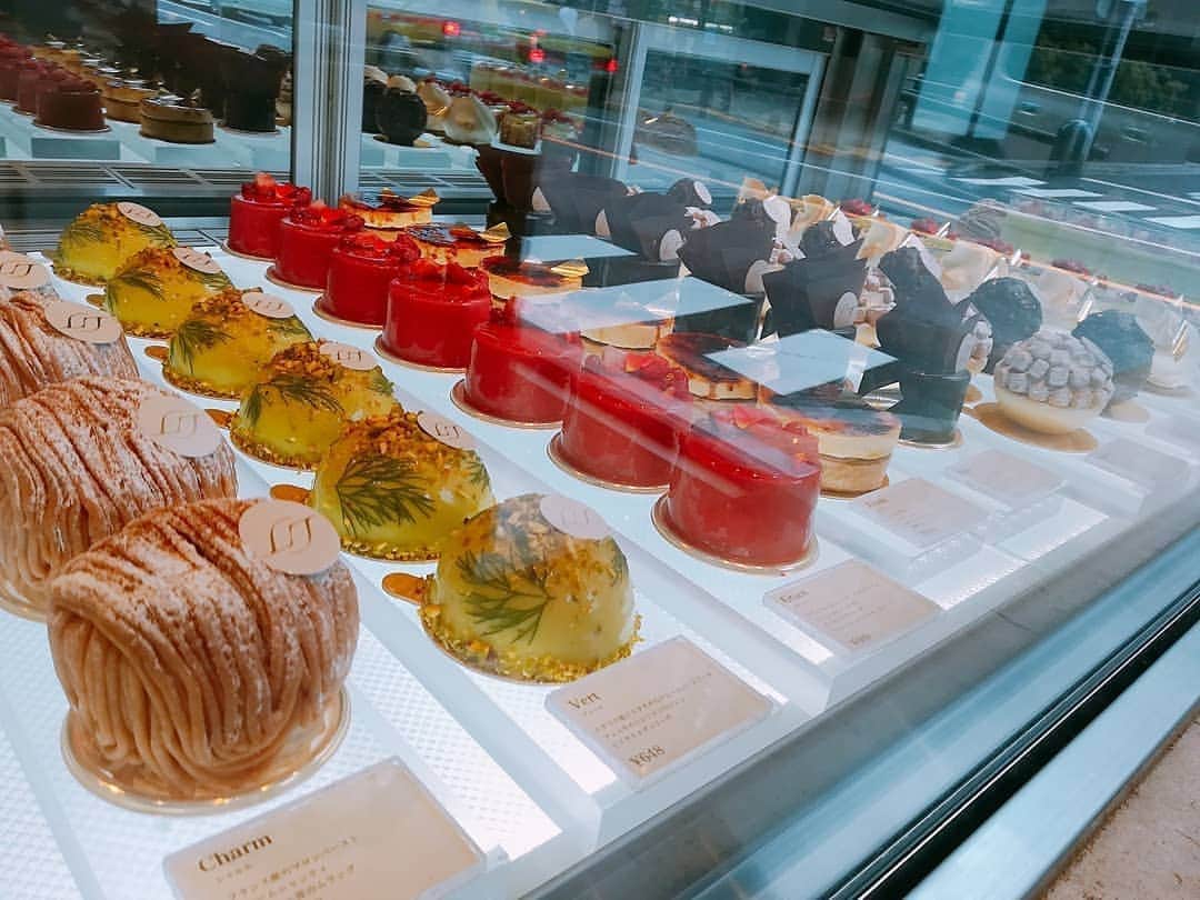 壽老麻衣さんのインスタグラム写真 - (壽老麻衣Instagram)「早く赤坂に着いたので#カフェ活 ☕ きょうはTBSから歩いてすぐの場所にあるリベルターブルへ🍀 このチョコムース、絶品でした。 また食べたい🤤  きょうは17:00～TBS NEWSです📺 🍫 🍫 🍫 #カフェ #cafe #カフェめぐり #カフェ記録 #ケーキ #cake #チョコムース #チョコムースケーキ」9月16日 14時42分 - maijuro