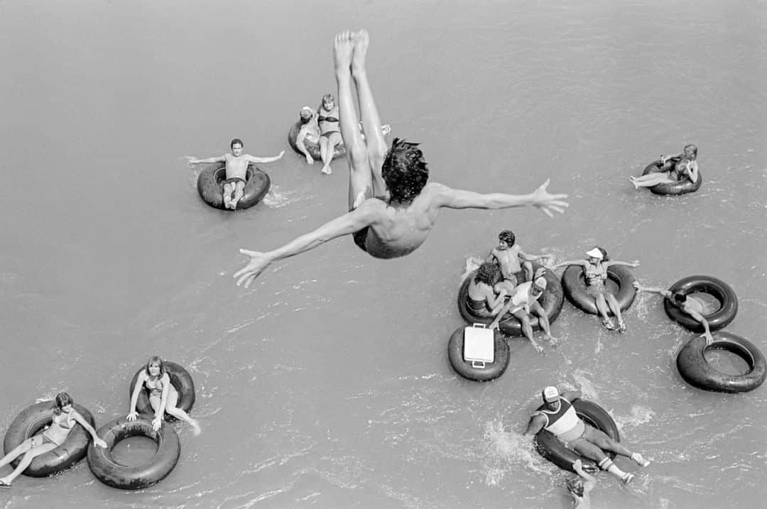 My Little Parisさんのインスタグラム写真 - (My Little ParisInstagram)「Lundi… À nous deux ! 🇬🇧 : Diving into the week like... (📷 : David Hurn - @merciparis)」9月16日 15時00分 - mylittleparis