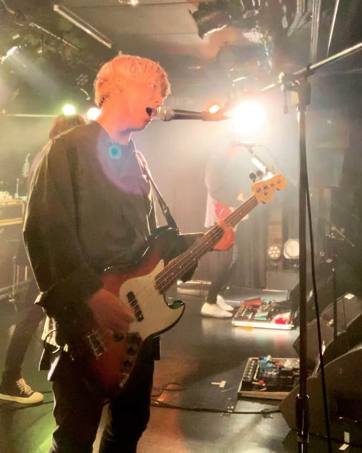 のインスタグラム：「TOKYO CALLING 2019ありがとうございました！ 新曲「FUN」を初披露させてもらいましたが、如何でしたか？  ベストアルバム発売は11月13日。 それを記念したワンマンライブは11月22日に東京キネマ倶楽部にて。  宜しくお願いします！  #Bentham #tokyocalling #tokyocalling2019 #下北沢 #下北 #GARDEN #FUN #パブリック #bass #bassist #bassplayer #bassguitar #bassgram #bassgram #bassporn #bassman #freedomcgr #fender #fenderbass #fenderjazzbass #jazzbass #jb #たまには歌います #たかしの突然のアドリブボケにもきちんとツッコミ入れれます #Bz #calling」