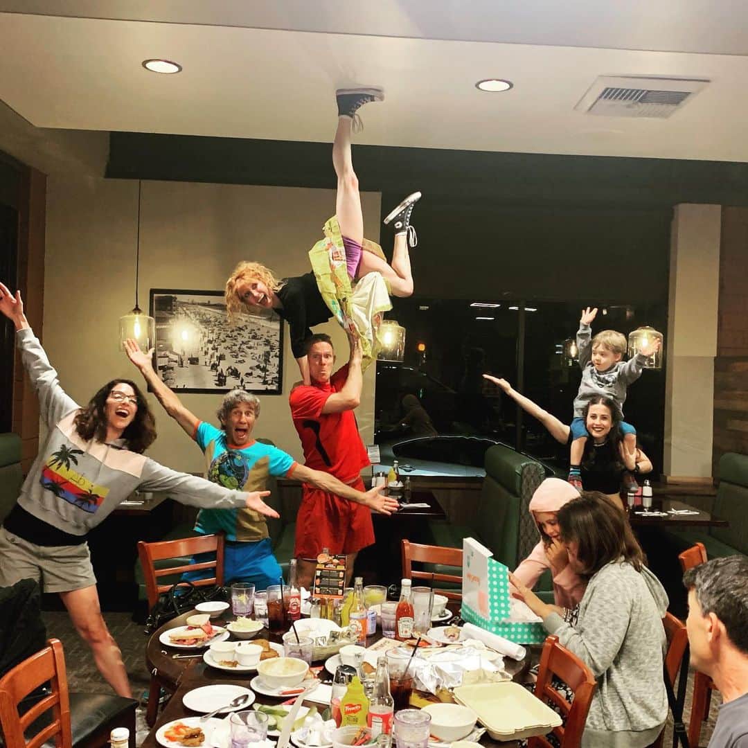 ボニー・モーガンのインスタグラム：「Deli with the family @frominsdeli... we have fun!! #shenanigans #wemightgetthrownout #worthit #adventuresofbendybonnie #theflyingmorgans #frominsdeli #pinupgirlclothing #bendybonnie」