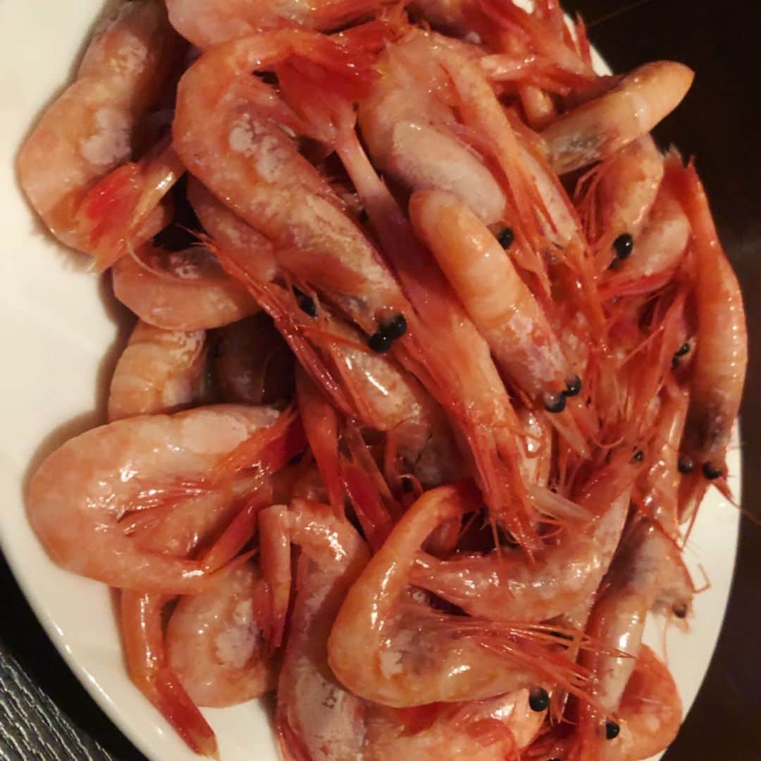 世手子さんのインスタグラム写真 - (世手子Instagram)「Shrimp Dining EBIZO kashiwa(*´ω`*) I ate whole lobster(⊃=͟͟͞͞🍤=͟͟͞͞🍤＾o＾)⊃=͟͟͞͞🍤=͟͟͞͞🍤=͟͟͞͞🍤=͟͟͞🍤 Thanks everyone,great comments LOVE( ¨̮ )💕 https://item.woomy.me/c/59588 #シュリンプダイニングエビゾー #柏店 に行ってきたよ꒰*✪௰✪ૢ꒱ #1日3食限定  #活きオマール海老 の #スチームグリル いただきましたっっ #オマール海老 最高！ こちらは #海老専門店 なのでもう #海老づくし で幸せ(*´▽｀)ﾉﾉ お通しは #甘エビ祭り ひとつかみ分！ 結構とれた(° ꈊ °)✧ｷﾗｰﾝ 素揚げと刺身で楽しめちゃうよ(*´○`)o¶♪ すばらしー！ #山芋めかぶ いくらもめちゃウマっっ 23センチのご立派エビフライも凄かったー( ･ㅂ･)و ̑̑ #海老とアボカドのコブサラダ も素敵ヽ(*´з｀*)ﾉ #エビチリ も最強でした⁽⁽ ◟(灬 ˊωˋ 灬)◞ ⁾⁾ 次は #べっぴん舎 の海老カリーライスも食べてみたいっっ #エビ好き は絶対行くべし！ 今日のライブも頑張る！！(^-^*)(･･*)(^-^*)(･･*) 柏 海老で検索(*≧∀≦*) Casting by @woomy.restaurant #ebizo #ebizokashiwa」9月16日 15時15分 - rojide