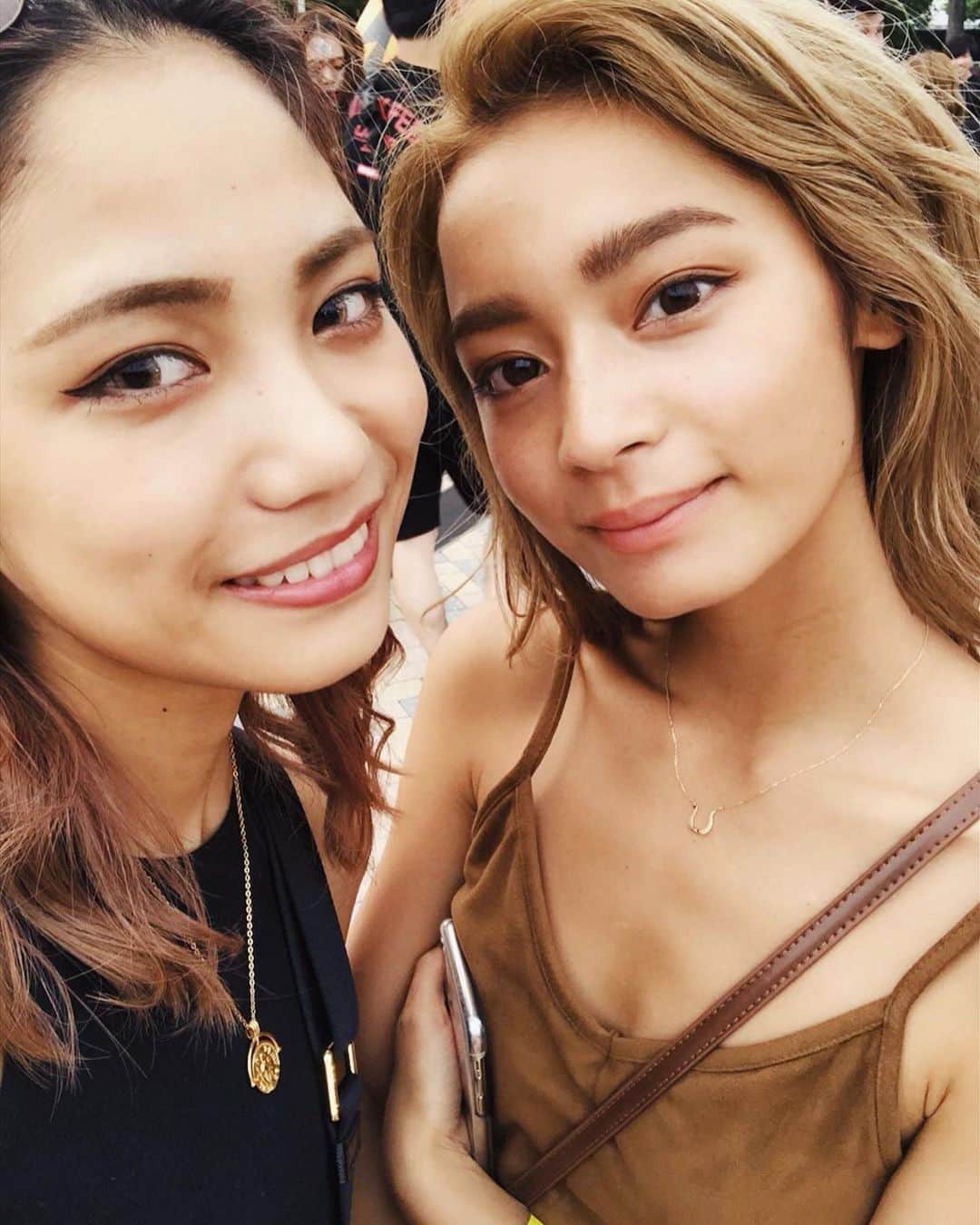 のインスタグラム：「どあっぷっぷ☻ ・ お姉ちゃんたちとULTRA✩⃛ ・ ・ ・ #ultrajapan#ultra#fes#onitsukatiger #happy#enjoy#good#bff#あかねこらいふ #ultraきても片手に綾鷹 #基本ソフドリ」