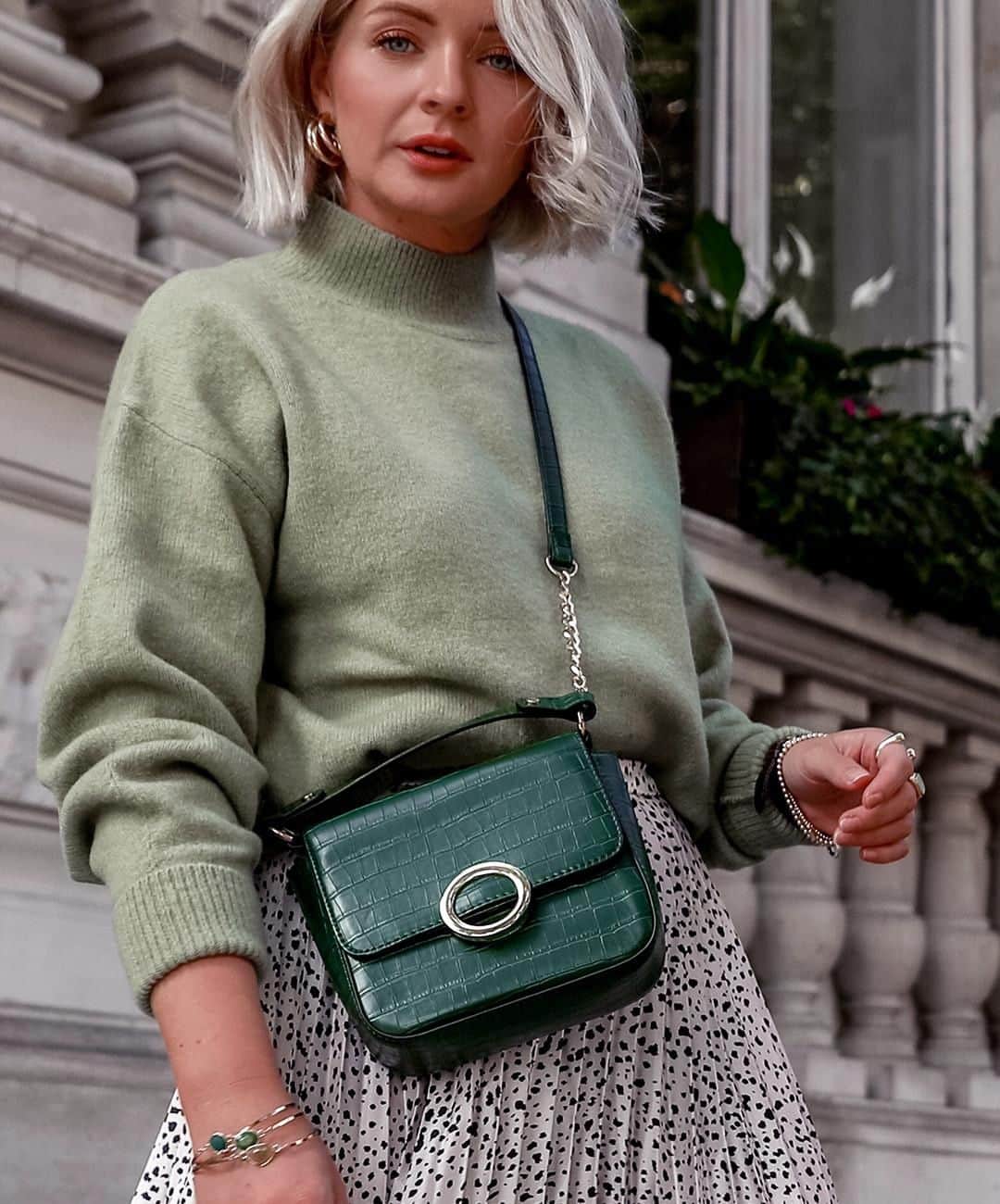 アクセサライズのインスタグラム：「Start the new week with a bang and introduce this little green number to your OOTD, like @lauraslittlelocket. 🔍: Olivia - 7907683000 🔍: Triple hoop earrings - 7858878100 🔍: Green stone bracelets - 7841403000  Tap the link in the bio to shop now.  #Accessorize #Accessorizer」