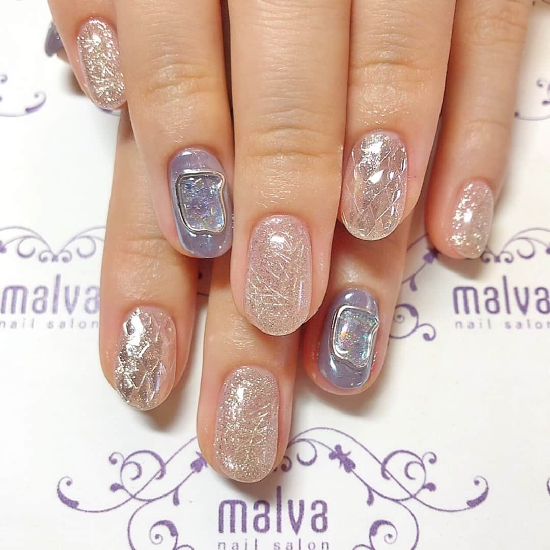 nailsalon malva（ネイルサロンマルヴァ）さんのインスタグラム写真 - (nailsalon malva（ネイルサロンマルヴァ）Instagram)「お客様ネイル💅⠀ ⠀ オーロラヴェール&フレームパーツキャンペーン✴︎✴︎⠀ 9月いっぱい¥9,990☆☆☆⠀ ⠀ スワイプで動画もご覧いただけます⋆｡˚ ⋆｡˚ ❁⠀ ⠀ 💜💜💜💜💜💜💜💜⠀ ⠀  𝐧𝐚𝐢𝐥 𝐬𝐚𝐥𝐨𝐧  𝐦𝐚𝐥𝐯𝐚⠀ ⠀ ご予約はLINEからがオススメです☆⠀ 🌙原宿LINE ID→《@malvaで検索》⠀ ⠀ 全てのアートや料金表はHPからご覧いただけます✯*･ :.｡⠀ http://www.malvanail.com/sp/⠀ ⠀  #malva#マルヴァ#ネイル#gelnail#nail#nailart#naildesign#nailstagram#ジェル#gel#ジェルネイル#ネイルデザイン#原宿ネイル#天然石ネイル#ネイルサロン#シルバーネイル#森絵里香#m 個性派ネイル#malvanail#ネイリスト募集#美甲#fashion#お洒落ネイル#秋ネイル#네일#젤네일#甲油#指甲#beauty#ニュアンスネイル」9月16日 16時02分 - malva_nail