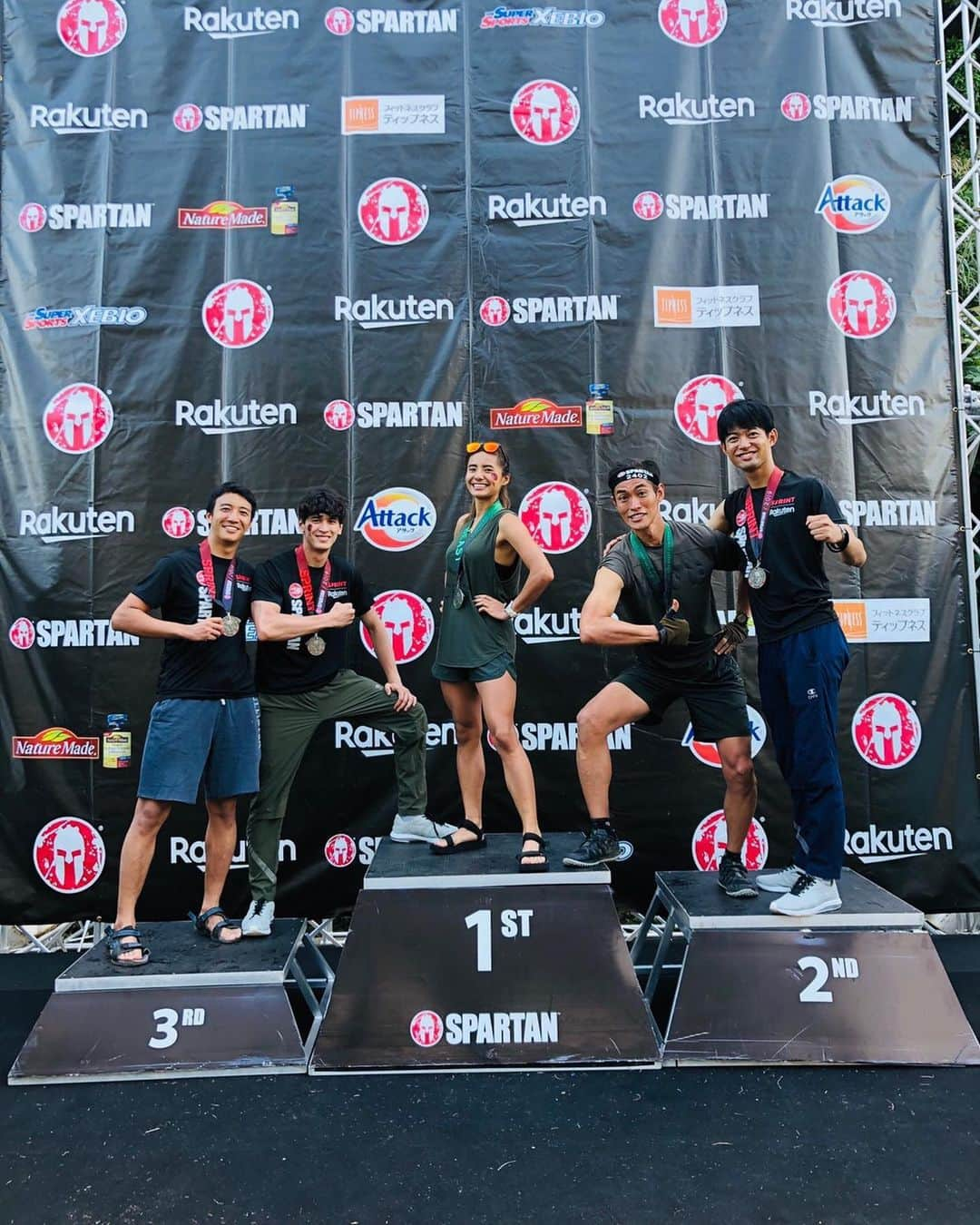 佐野千晃さんのインスタグラム写真 - (佐野千晃Instagram)「Spartan race 〜BEAST 21km 30crimp〜﻿ ﻿ CPFUの仲間と共に戦って来ました‹‹\(´ω` )/››‹‹\( ´)/›› ‹‹\( ´ω`)/››~♪((﻿ ﻿ SpartanSprintは何度か日本で開催されてましたが、BEASTは日本初上陸だったのでSpartan初参戦なのに21km、30個の障害物のあるBEASTに挑んできました←﻿ ﻿ 始まった瞬間坂道2.5km、1km降って1km登るの往復3.4回、重過ぎる強過ぎるキチガイな障害物、、、などで心やられかけましたが、仲間が一緒にいてくれて、近くにいる人が応援してくれて、、、なんとか完走することが出来ました( ´ ▽ ` )﻿ ﻿ そして年代別で1位﻿ 女性だけで4位﻿ 全体で49位と割と好成績でした笑﻿ ﻿ めちゃくちゃ緊張してすごく鬱になりかけたけど←﻿ 楽しくゴールできて良かった〜！﻿ ﻿ 4:52:56 #run #running #marathon #フルマラソン #マラソン #マラソン女子 #人生自由自在 #走る女子 #ファッション #ウェア #楽しく走る #ランニング #ジョギング #スパルタンレース #スパルタン #Spartan #Spartanracejp #Spartanrace」9月16日 16時10分 - sanochiaki810