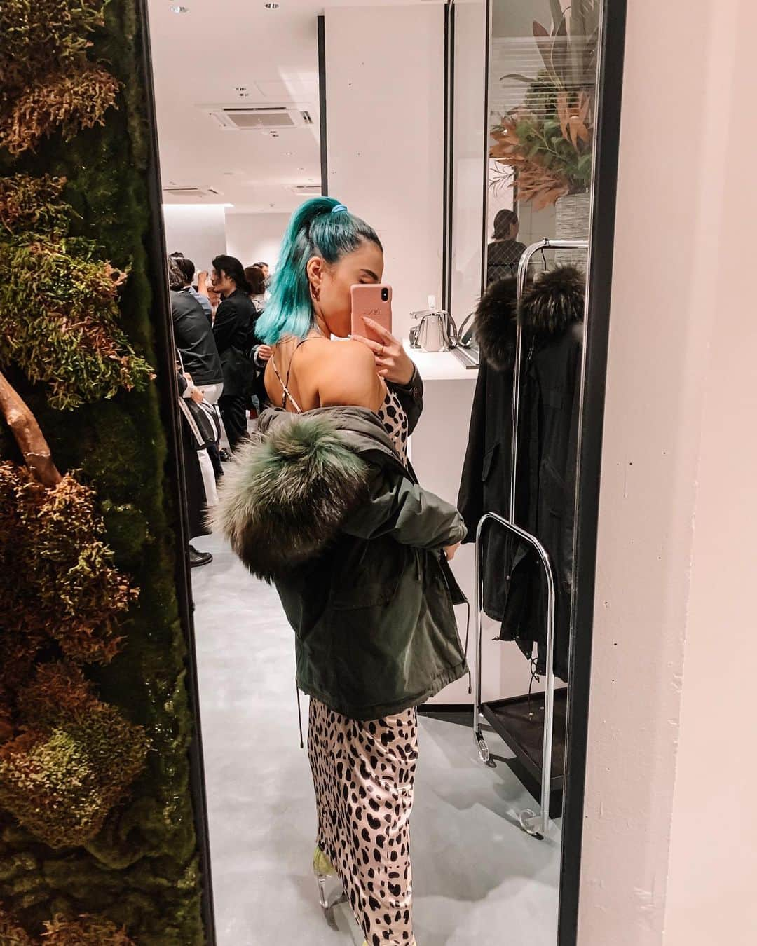 植野有砂さんのインスタグラム写真 - (植野有砂Instagram)「I want this jacket 🤤 @mrmrsitaly has landed in JAPAN 🇯🇵❤️イタリア発のブランドMr & Mrs Italyが9/14から表参道に路面店 日本初上陸👏🏻💓可愛すぎるモッズコートがたくさんでセレブたちも愛用してるみたい☺️ #mrmrsitaly #mrmrsitalyaoyama」9月16日 16時12分 - alisaueno