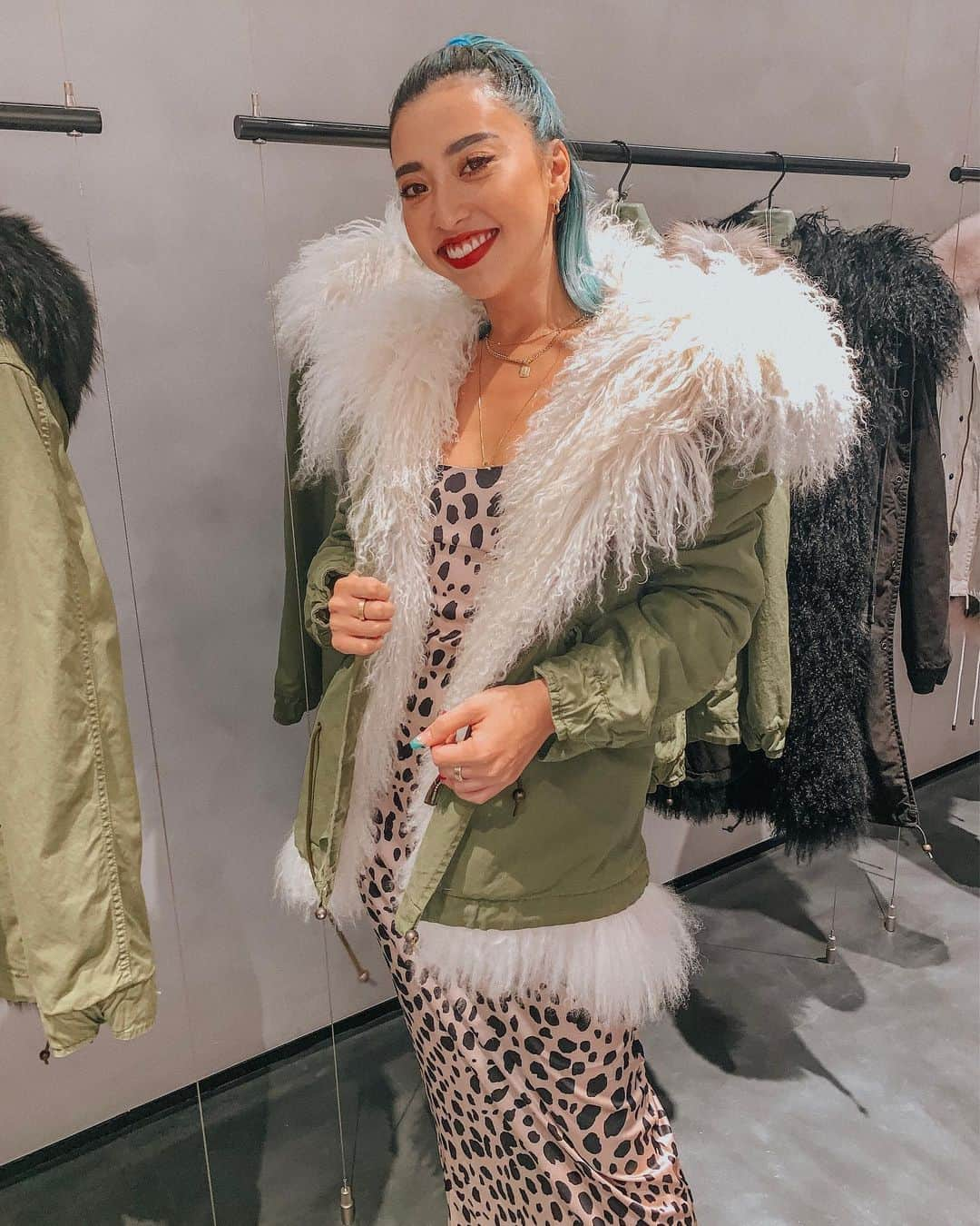 植野有砂さんのインスタグラム写真 - (植野有砂Instagram)「I want this jacket 🤤 @mrmrsitaly has landed in JAPAN 🇯🇵❤️イタリア発のブランドMr & Mrs Italyが9/14から表参道に路面店 日本初上陸👏🏻💓可愛すぎるモッズコートがたくさんでセレブたちも愛用してるみたい☺️ #mrmrsitaly #mrmrsitalyaoyama」9月16日 16時12分 - alisaueno