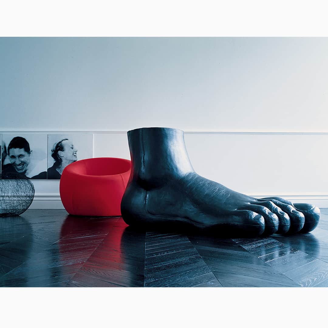 B&B Italiaさんのインスタグラム写真 - (B&B ItaliaInstagram)「In no time, we grow UP: fifty years of an icon. Some shots of Klaus Zaugg’s iconic campaign in 1969, evoking not just the seating but “the objects” by Gaetano Pesce. . #bebitalia #gaetanopesce #UP50」9月16日 16時20分 - bebitalia