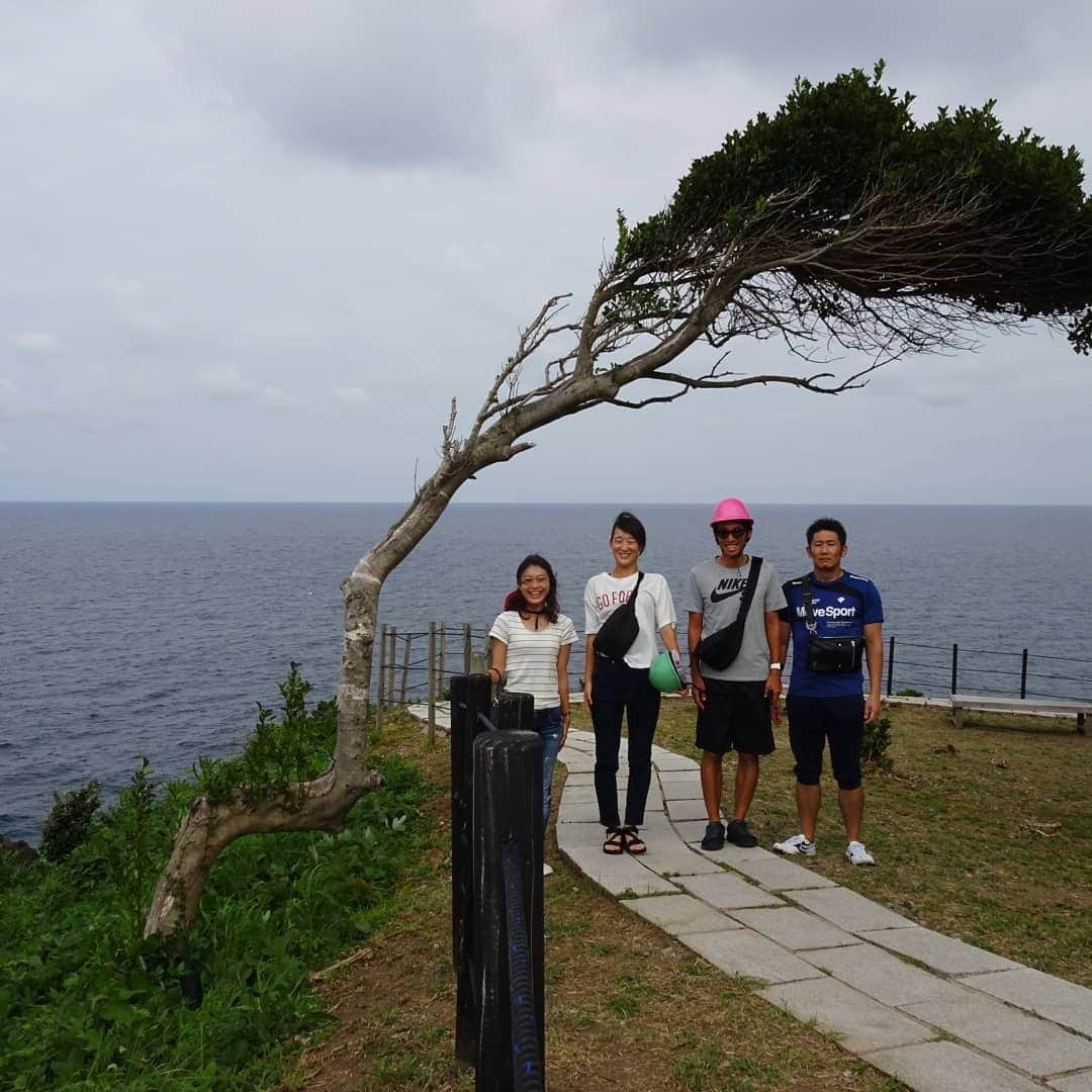 岡田久美子さんのインスタグラム写真 - (岡田久美子Instagram)「石川県輪島市で最終調整合宿をしています🚶🚶 今日はオフだったので、世界陸上前にぜひと、パワーを頂きに日本三大パワースポットへ行って来ました💎 サポートしてくれる谷内コーチ、勝俣トレーナー、先日インカレで5位に入賞したなるみさんと、2週間後に迫ったレースの準備を丁寧に進めていきます!! #日本三大パワースポット #青の洞窟 #能登半島の先端 #輪島合宿#千枚田 #競歩 #doha2019」9月16日 16時29分 - okaoka1017