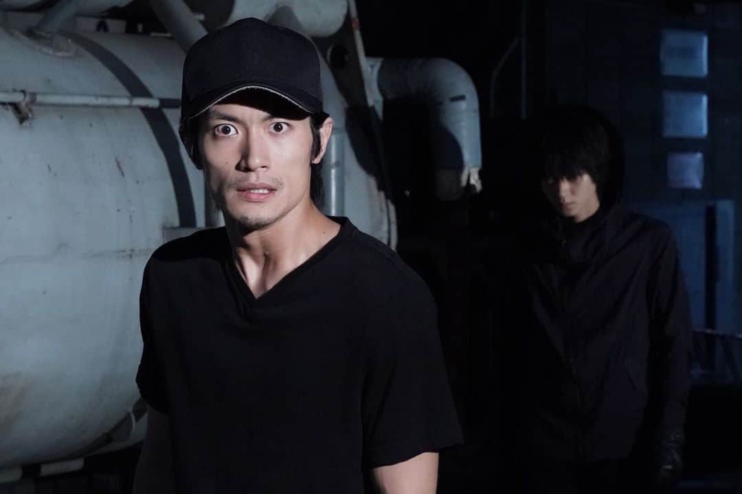フジテレビ ドラマ「TWO WEEKS」のインスタグラム：「【 TWO WEEKS 最終回まであと1日！】 いよいよ明日夜9時から最終回！ 場面写真を公開！それぞれの未来は...？ . これまでの「TWO WEEKS」✌🏼 皆さんが一番好きなシーンはどれですか？😌 ぜひ、教えてください🌈  ストーリーズでは質問箱も📦 . #TWOWEEKS #TW #火9ドラマ #三浦春馬 #芳根京子 #比嘉愛未 #三浦貴大 #稲垣来泉 #近藤公園 #鈴木仁 #バッファロー吾郎A #磯村勇斗 #原沙知絵 #池田鉄洋 #高嶋政伸 #黒木瞳」