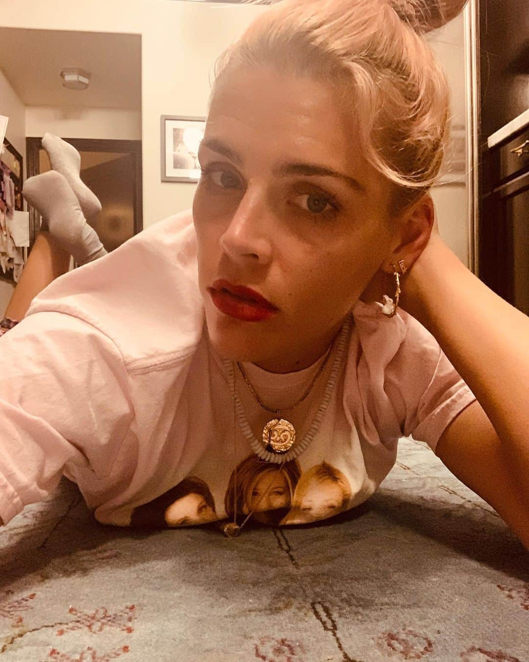 ビジー・フィリップスさんのインスタグラム写真 - (ビジー・フィリップスInstagram)「Honestly, the kid who called me Kim Basinger tonight was so confident about it I was quite certain in the moment that he was correct.🤷‍♀️」9月16日 16時54分 - busyphilipps