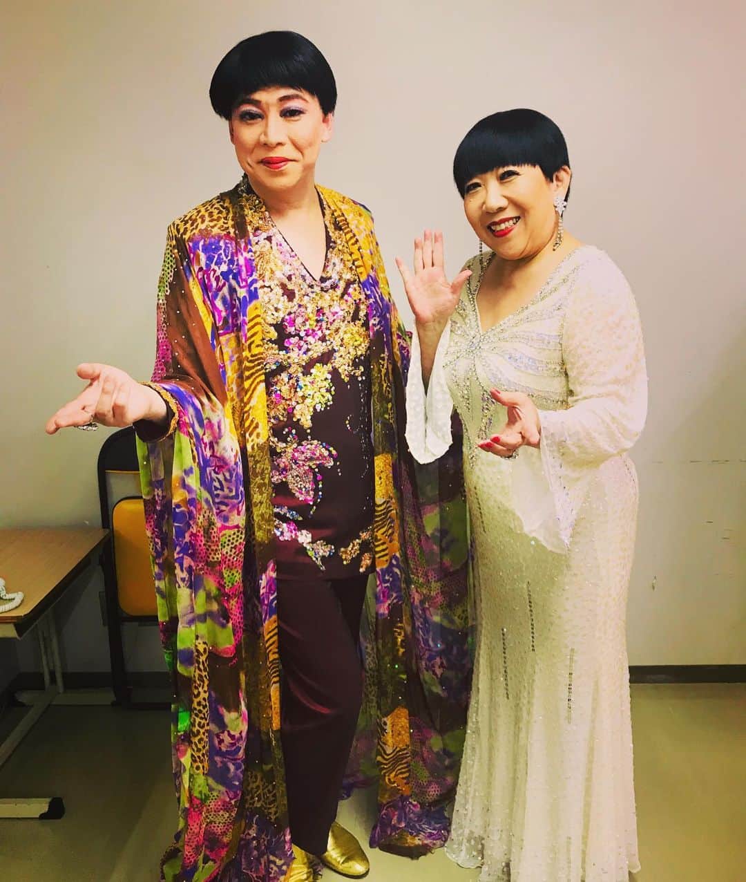のインスタグラム：「アッコと美川の二人のビックリショー‼️ 無事終了よ〜😙🎵🎵✨✨✨✨✨✨✨✨✨ #小和田アキ子 #美川憲二 #2人のビックリショー #塩釜ガス体育館  #高齢者まつり #無事終了」