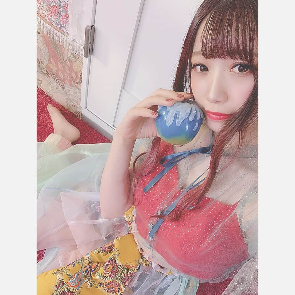 桜野羽咲さんのインスタグラム写真 - (桜野羽咲Instagram)「🍎﻿ ﻿ ﻿ ﻿ ﻿ 毒林檎を食べたのは王子様と結ばれるために、﻿ わざとだよ。﻿ ﻿ ﻿ ﻿ ﻿ ﻿ ダークメルヘンな﻿ 白雪姫のパラレルワールド﻿ ﻿ ﻿ ﻿ ﻿ ﻿ ﻿ ﻿ ﻿ ﻿ #さな誕1006すべてはお伽話のために #撮影 #白雪姫 #おとぎ話 #世界観 #ダークメルヘン #メルヘン #パラレルワールド #オリジナルストーリー #スタジオ #japanesegirl #girl #photography #fashion #märchen #goth #akihabara #event #MEMUSE #snowwhite #originalstory #parallelworld #selfie #ulike #ulikecamera #camera #instagood」9月16日 17時02分 - sakuranousa